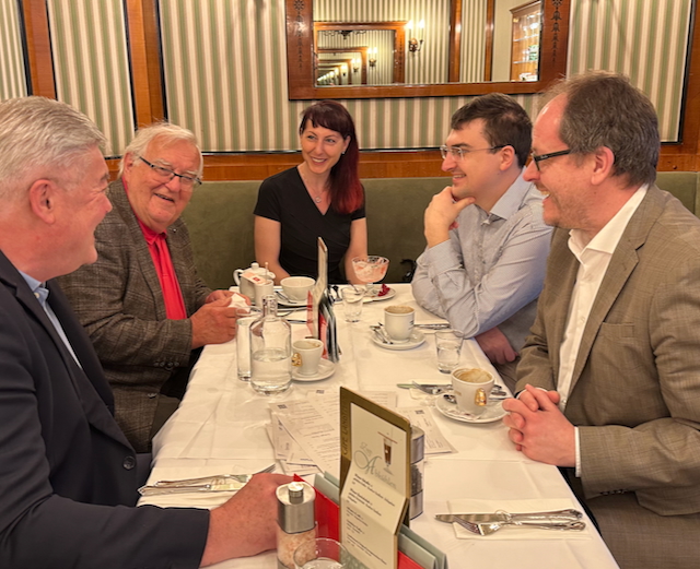 35.fruehstuecksstammtisch